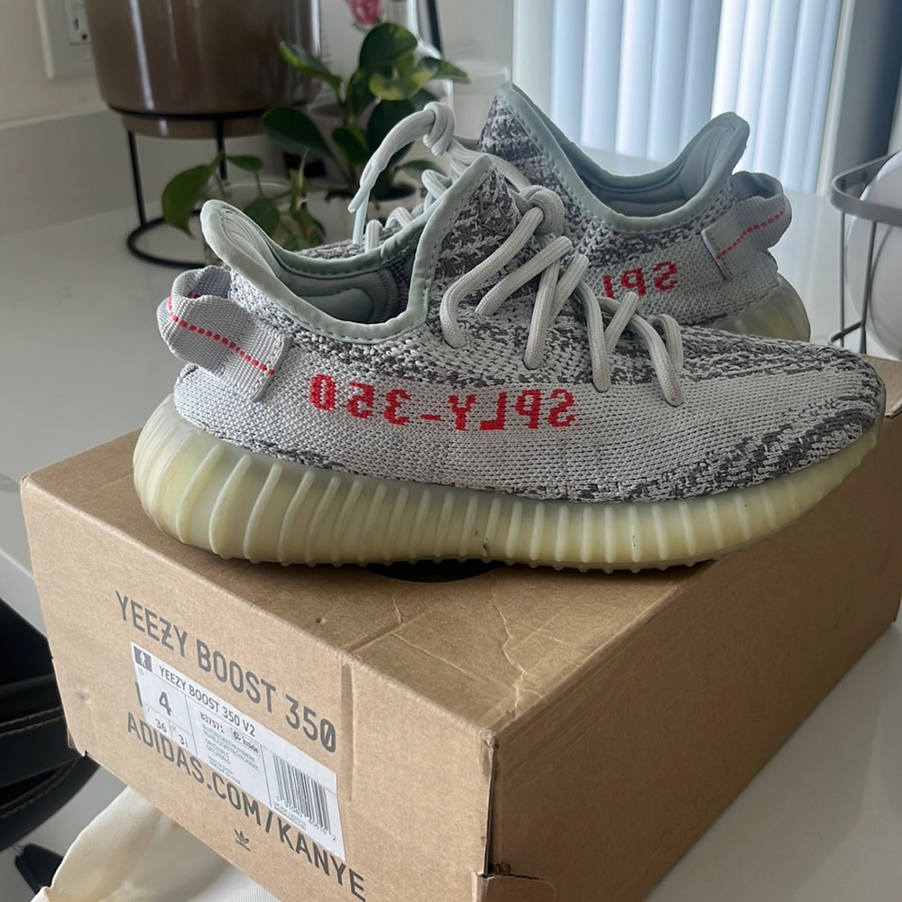 Yeezy Boost 350 V2